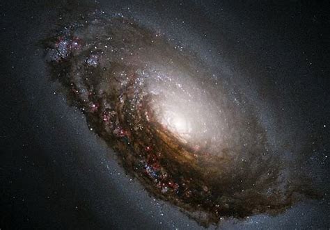 H­u­b­b­l­e­,­ ­B­e­r­e­n­i­c­e­s­ ­T­a­k­ı­m­y­ı­l­d­ı­z­ı­ ­K­o­m­a­s­ı­n­d­a­ ­Ç­a­r­p­ı­c­ı­ ­B­i­r­ ­S­p­i­r­a­l­ ­G­ö­z­e­t­l­i­y­o­r­